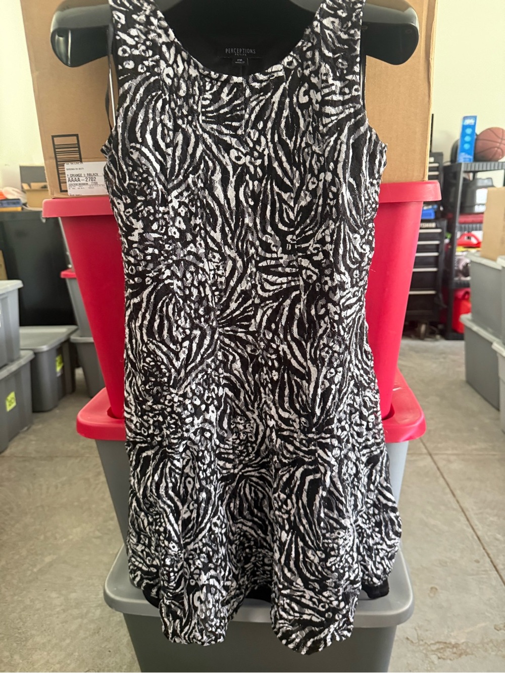 Perceptions ' Black & White Patterned Sleeveless Dress mp49